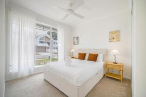 3 Lounges 5 Beds with Ducted Air condition Modern and Convenient