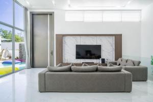 Villa Aurora 6BR Retreat with Pool, Gym
