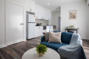 Budget Private Suite with Kitchen Ensuite and AC