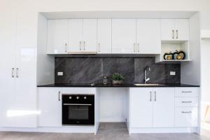 Budget Private Suite with Kitchen Ensuite and AC