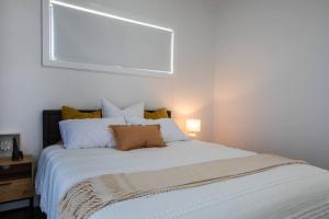 Budget Private Suite with Kitchen Ensuite and AC