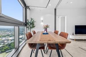 Luxury 54F Skyline Apt Iconic Queens Wharf 1BR