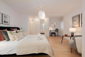 C26 Gorgeous 4 bdrm Apartament in Plaza Uncibay