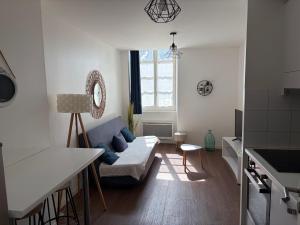 Studio cosy centre Pau proche gare lit Queen