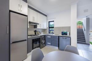 Gorgeous 2 Bedroom in Ballito Village 406