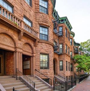 Stunning Back Bay Studio Apartment