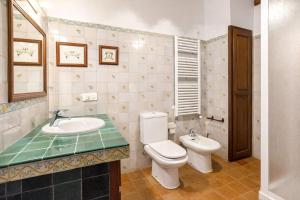 Catalunya Casas Majestic history for 32 guests, 10km to the beach