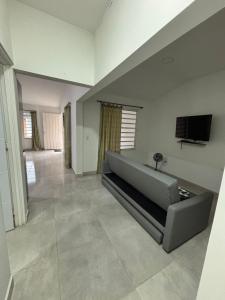 Acogedora Casa con Terraza en Ciudad Jardín