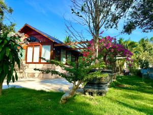Luxury Private Wood & Stone Bungalow Phu Quoc