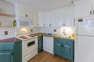 Stroll to Slopes, Village Area, Ski in-out MtLodge 294