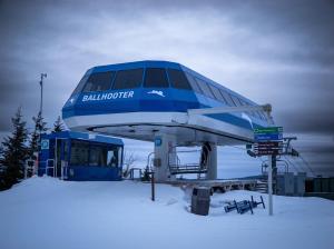 Snowshoe Ski-InSki-Out Steps to Ballhooter Lift Mountain Lodge Condo