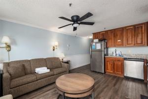 Snowshoe Ski-InSki-Out Steps to Ballhooter Lift Mountain Lodge Condo