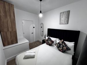 Elegant 4-Bedroom House in Shepherds Bush