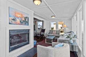 6301 - Dolphins Dunes