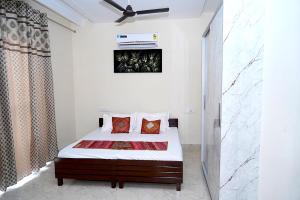 Hotel IT Park Home Stay Near DLF City Centre Mall