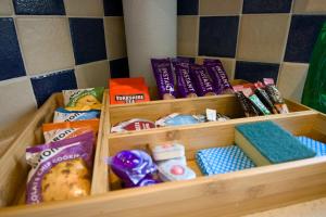 Central Bakewell, Sleeps 12, Parking for 4 or 5 Cars, Family & Dog Friendly