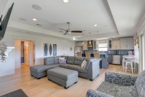 Walk to Shore: Group Getaway in Crystal Beach!