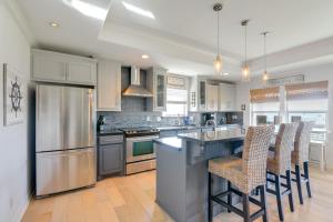 Walk to Shore: Group Getaway in Crystal Beach!