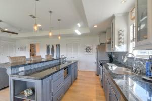 Walk to Shore: Group Getaway in Crystal Beach!