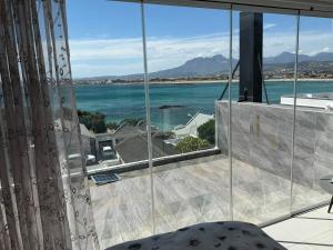 Kiwara at C, Gordons Bay
