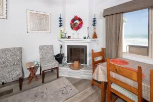 Cozy Beachfront Condo Las Olas II 10