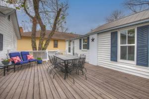 Awesome Haus with Gameroom, 4Blks to Center of Town!