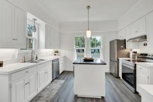 Awesome Haus with Gameroom, 4Blks to Center of Town!