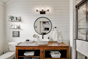 Windmill Meadows Cottages-Firepit-Hill Country Views!!