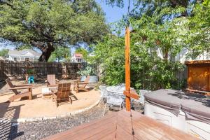 Downtown Bliss: Hot Tub
