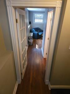 Cozy & Private basement suite, centrally located
