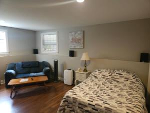Cozy & Private basement suite, centrally located