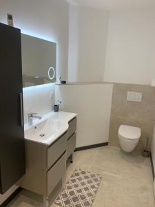 Chambre cosy avec salle de bain privée et piscine au calme