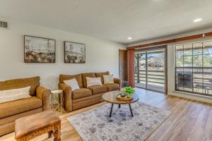 < 2 Mi to Grindstone Lake & Trails! Mtn-View Condo