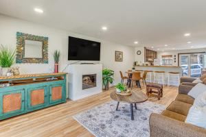 < 2 Mi to Grindstone Lake & Trails! Mtn-View Condo