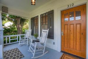 Luxury Near Main with Hot Tub