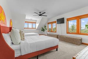 Luxurious Lake Park House: Sleeps 25, Pool, Hot-Tub, Firepit and Game Room!