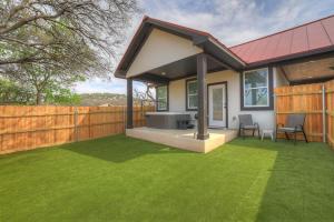 Modern Casita with Hot Tub – Six Minutes from Main Street