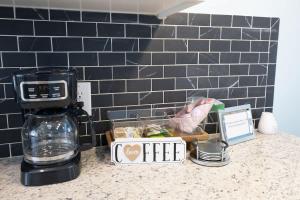 Modern Casita with Hot Tub – Six Minutes from Main Street