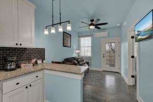 Modern Casita with Hot Tub – Six Minutes from Main Street