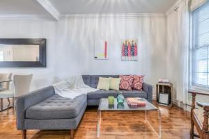 Cozy 3BR Home with 2 Kitchens plus Backyard in Leslieville