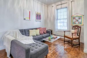 Cozy 3BR Home with 2 Kitchens plus Backyard in Leslieville