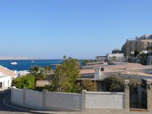 Mini-Studio With Free Private Beach