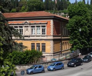 Verona Large two-room apartment near the Giusti Gardens