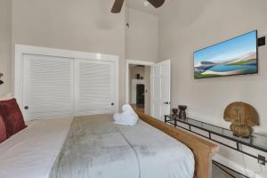 Casa Blanca-Swim Spa-Steps to Main Street!