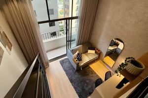 Loft c Mezanino · Pé-direito Alto · Até 4 pessoas