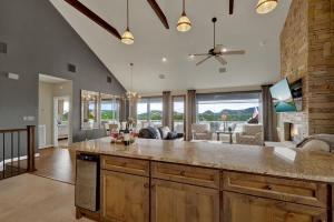 Canyon Lakehouse Panoramic Lake Views with Firepit!