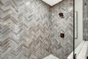 Luxury Homes! With a Pool-Jacuzzi-Outdoor Kitchen!