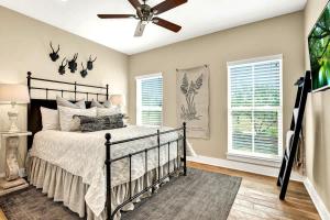 Luxury Homes! With a Pool-Jacuzzi-Outdoor Kitchen!