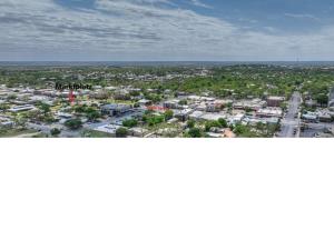 The Grove D with Hot Tub & King Beds - Walk to Main