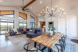 Johnson City Limits Panoramic Hill Country Views!